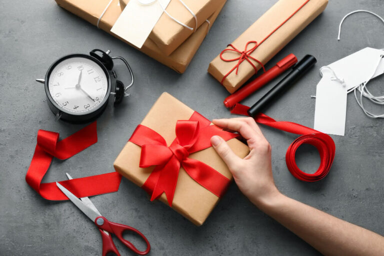 Jak ciekawie zapakować zegarek na prezent?
